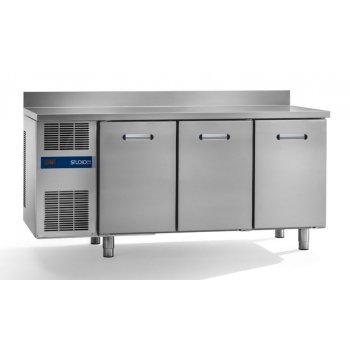 Studio-54 BasicLine Daiquiri 4P - 4 ajtós hűtött munkaasztal, fedlap felhajtással, GN1/1 rácspolccal, H660 mm