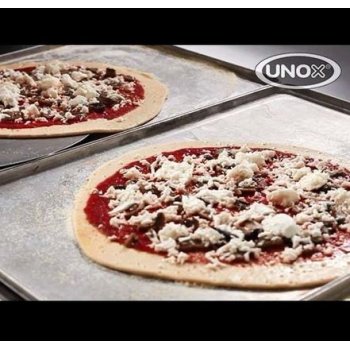 IGEN - PIZZA-t is süthet a manuális UNOX ChefLux sütőkben