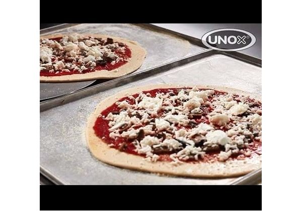 IGEN - PIZZA-t is süthet a manuális UNOX ChefLux sütőkben