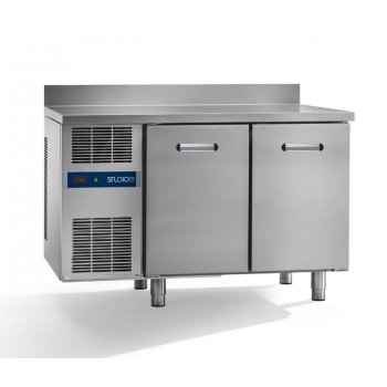 Studio-54 BasicLine Daiquiri 2P+ - 2 ajtós hűtött munkaasztal, fedlap felhajtással, GN1/1 rácspolccal, H660 mm