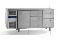 Studio-54 BasicLine Daiquiri 3P - 3 ajtós hűtött munkaasztal, sima fedlap, GN1/1  rácspolccal, H660 mm